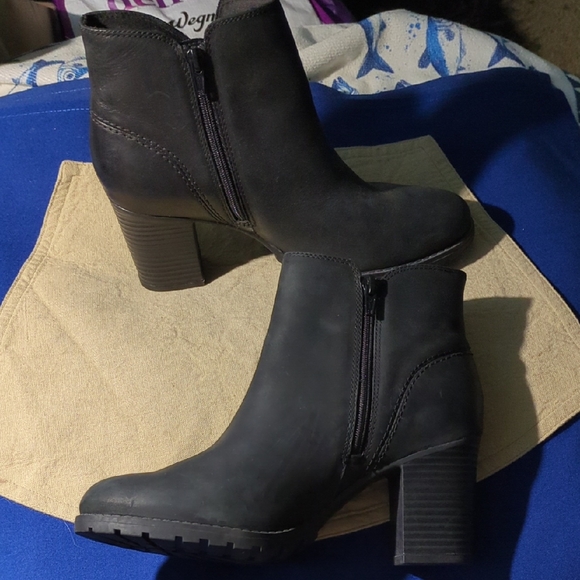 Clarks Veron Trish Black Block Heel Ankle Boots Taupe Leather Now Only $35 - Picture 1 of 7